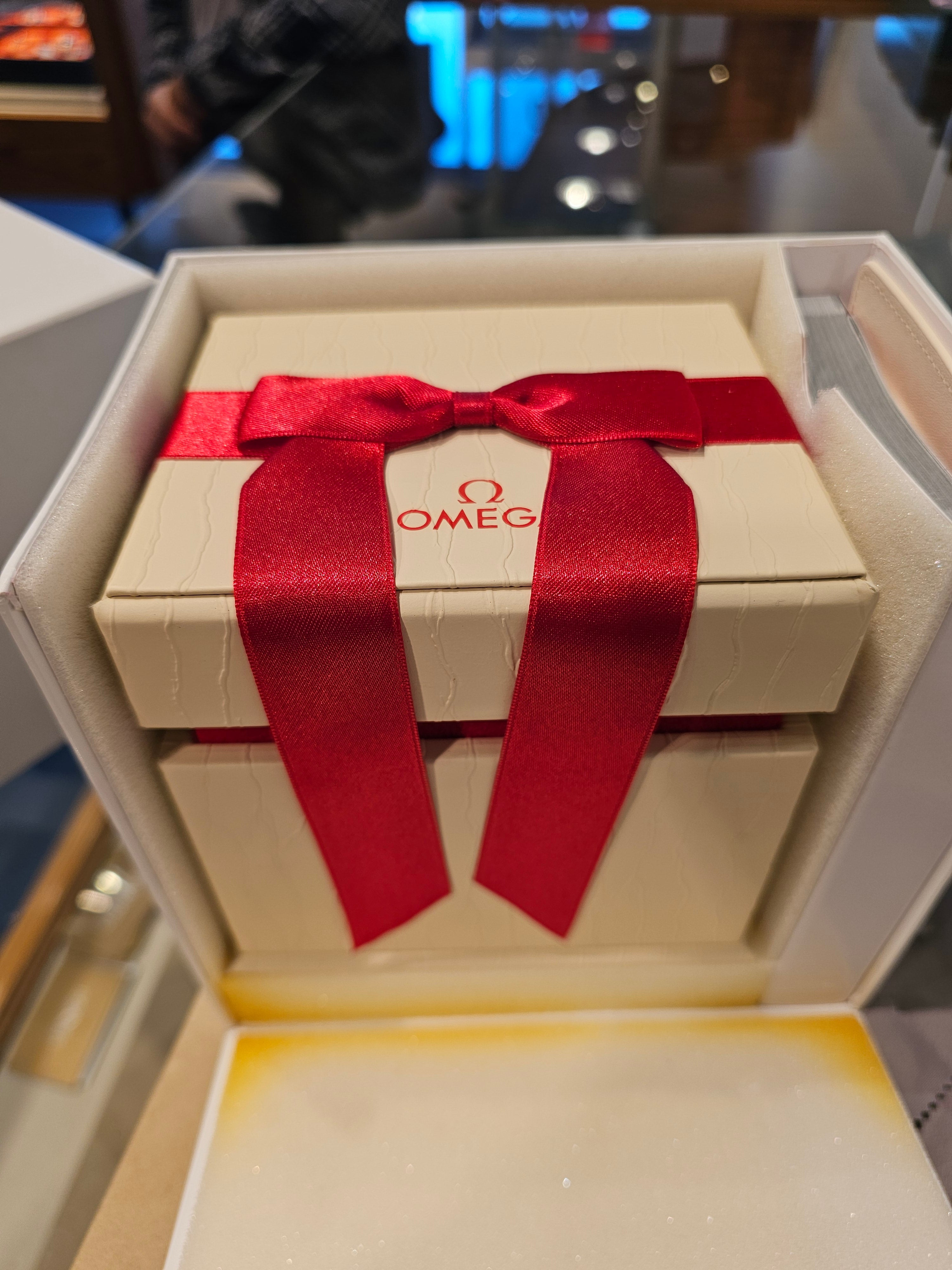 Omega Constellation 24mm Quartz Black Dial Diamond Bezel Watch 123.15.24.60.01.001