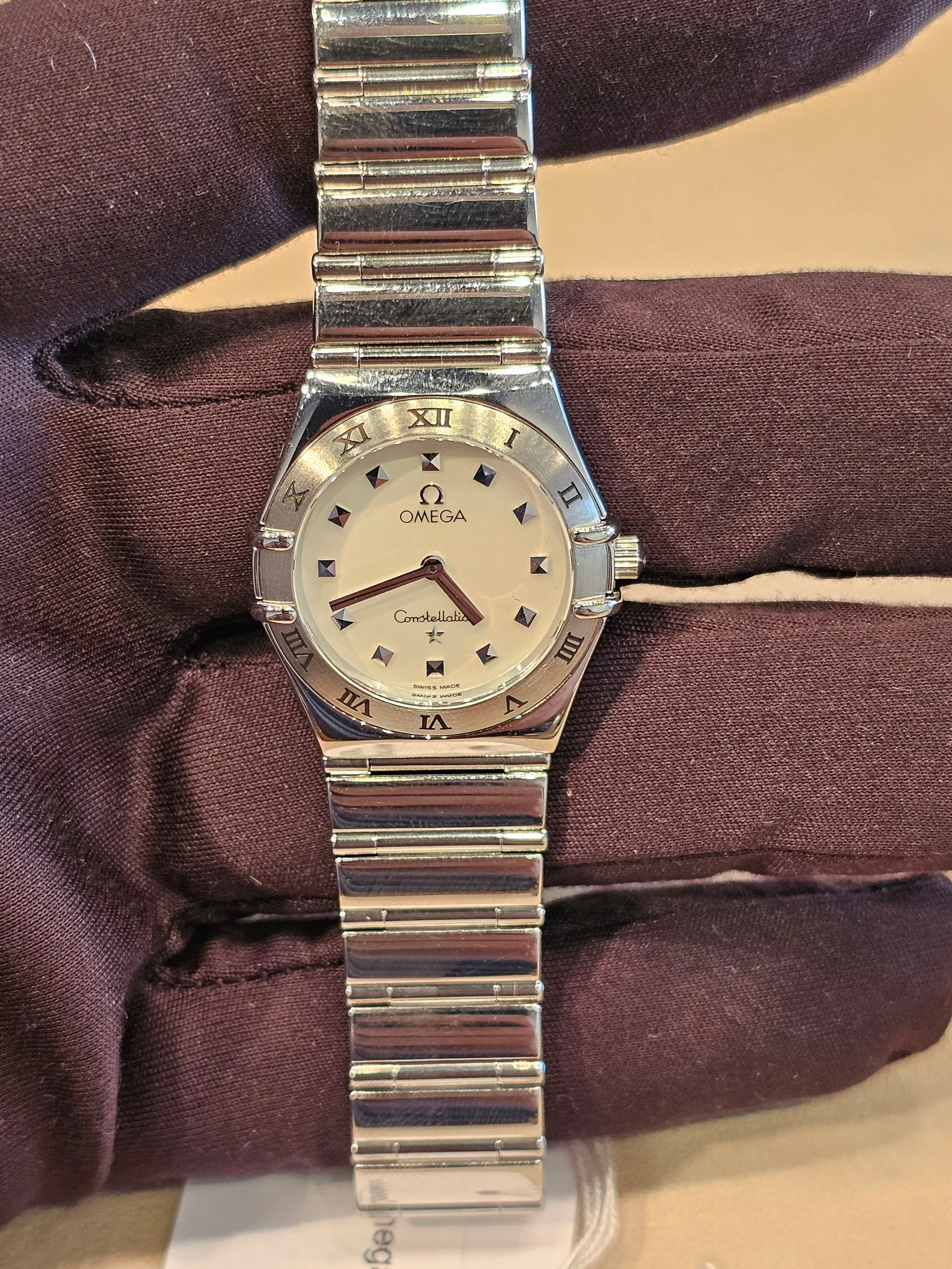 Pre-Owned Omega Constellation Ladies Quartz Watch – Mother-of-Pearl Dial, Diamond Markers, Steel Bracelet