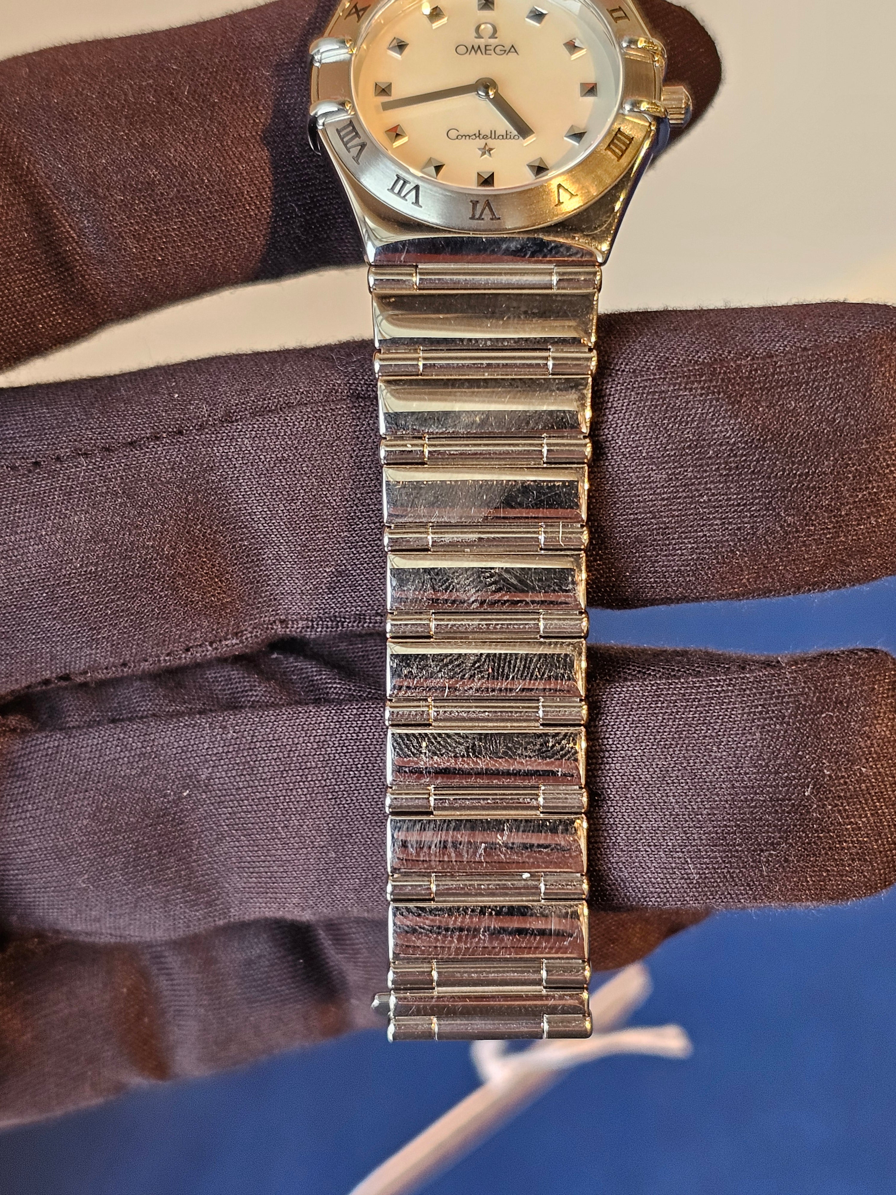 Pre-Owned Omega Constellation Ladies Quartz Watch – Mother-of-Pearl Dial, Diamond Markers, Steel Bracelet