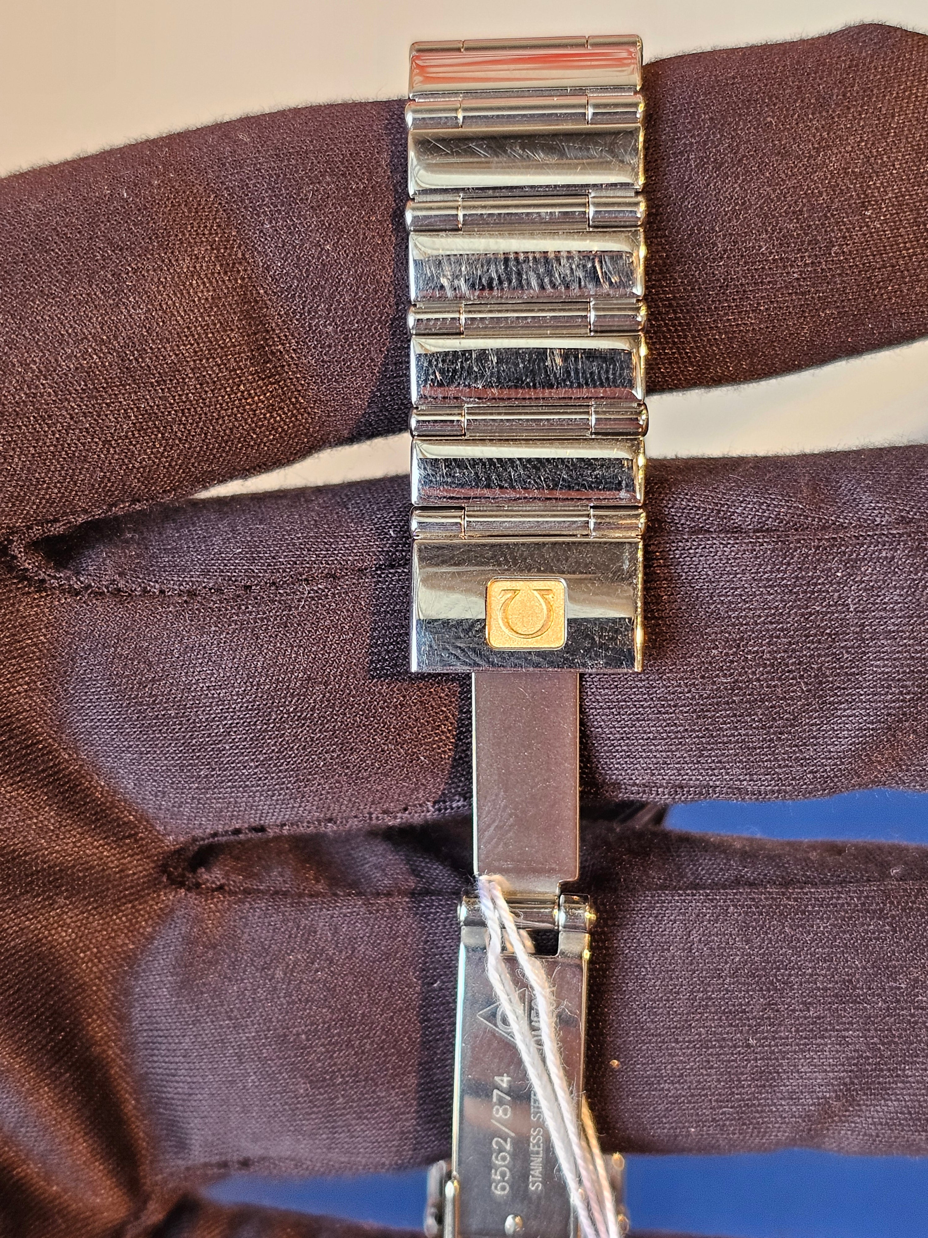 Pre-Owned Omega Constellation Ladies Quartz Watch – Mother-of-Pearl Dial, Diamond Markers, Steel Bracelet