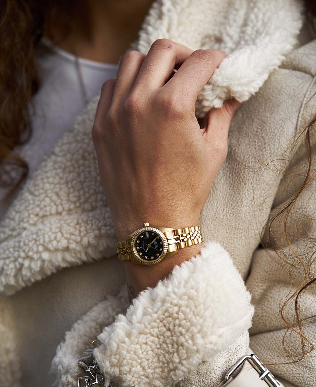 Jacques Du Manoir Inspiration Ladies Watch NRO.22 – Swiss Made, 26mm, Gold Bracelet, Black Dial, Quartz